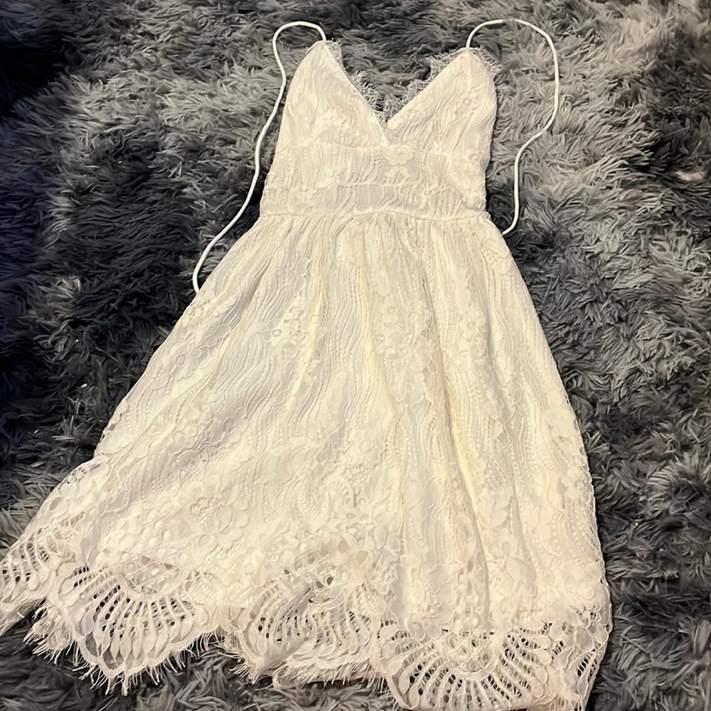 Cute white dress perfect for graduation or a homecoming.